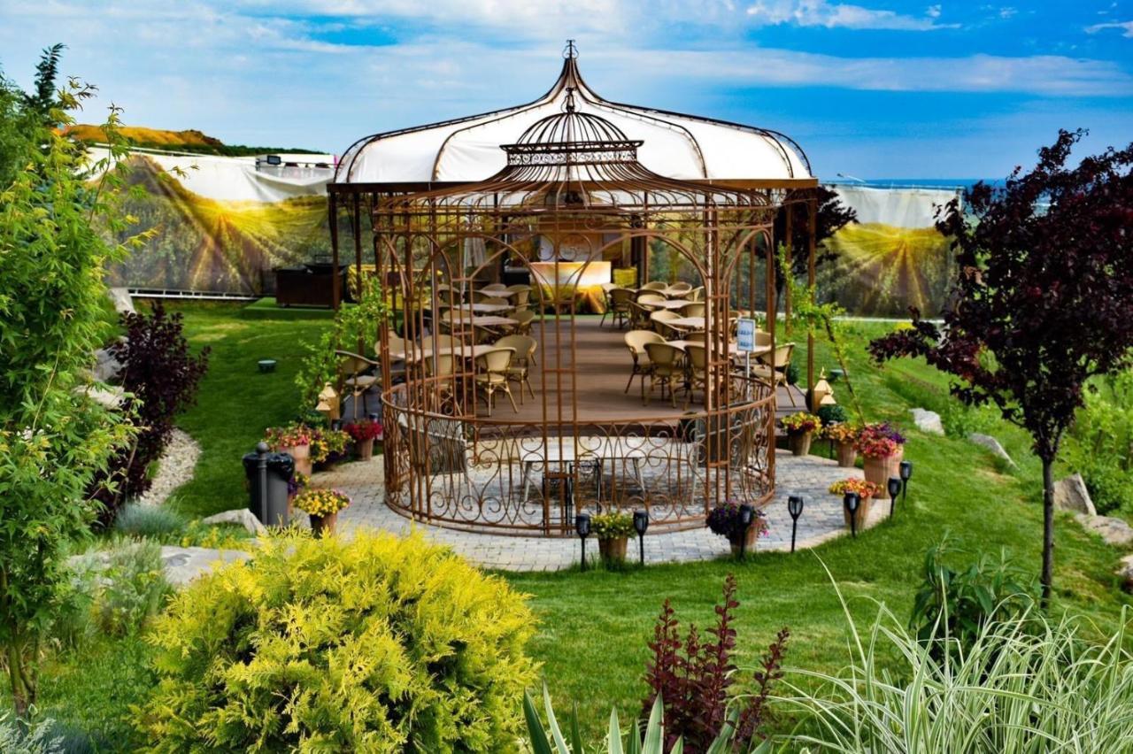 Casa Timis - Wellness & Spa Resort Chitorani Экстерьер фото The Greenhouse