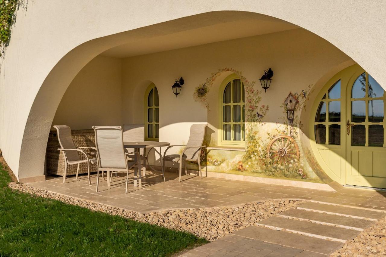 Casa Timis - Wellness & Spa Resort Chitorani Экстерьер фото The interior of the house