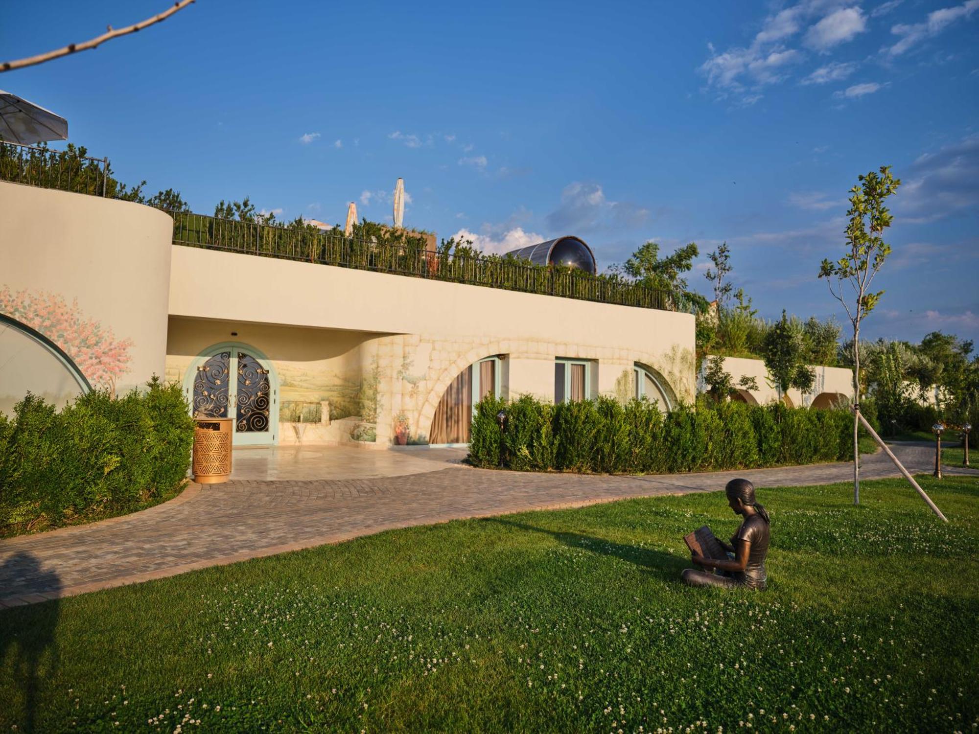 Casa Timis - Wellness & Spa Resort Chitorani Экстерьер фото The new building of the museum