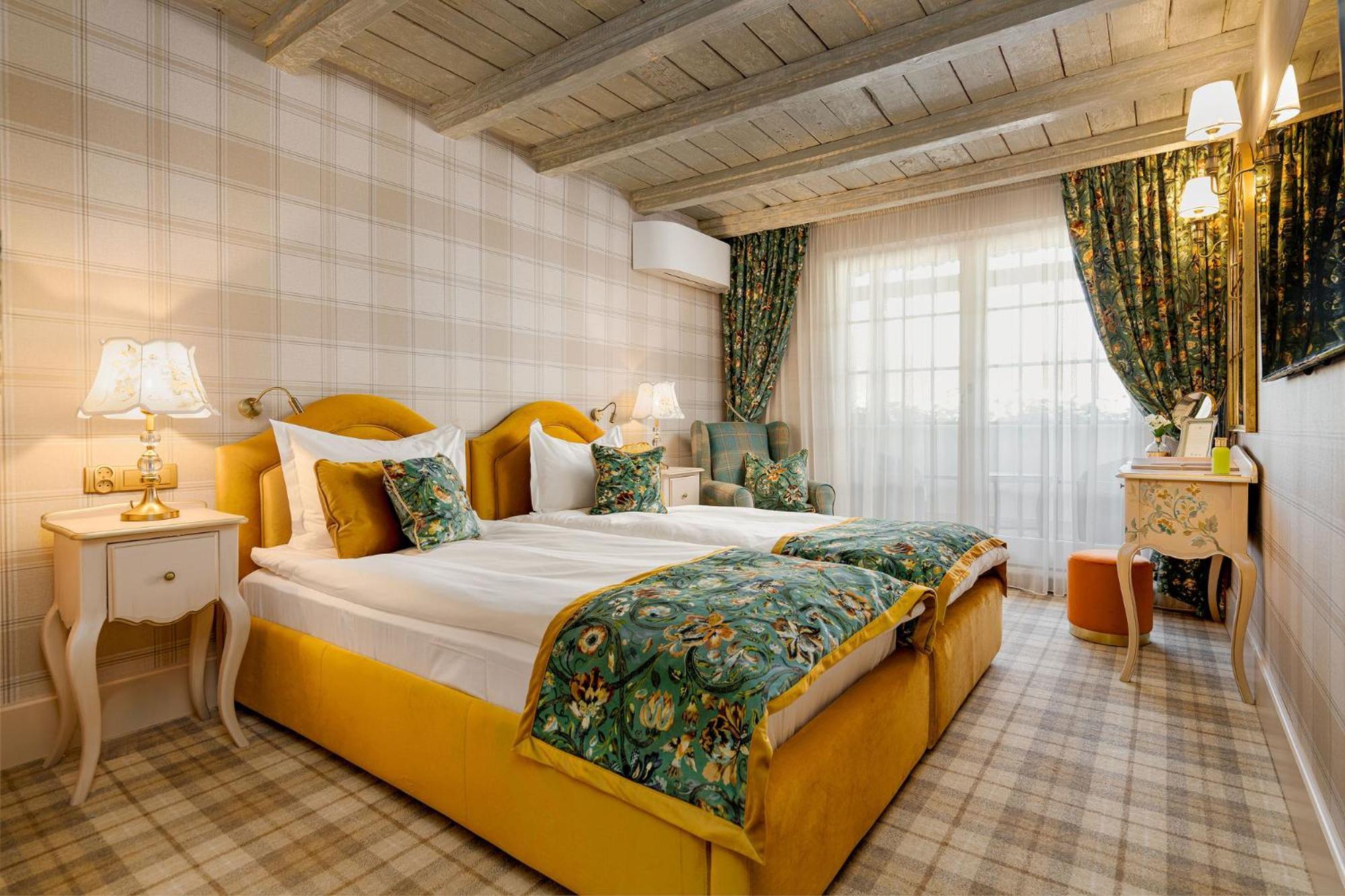 Casa Timis - Wellness & Spa Resort Chitorani Экстерьер фото A room at the hotel